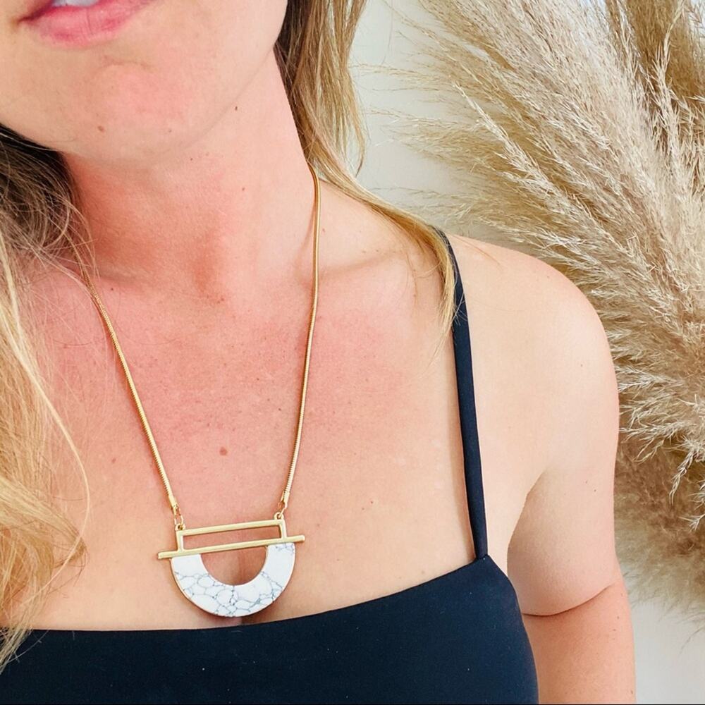NEW NORDSTROM REVOLVE White Marble Half Circle Pendant Gold Necklace Jewelry